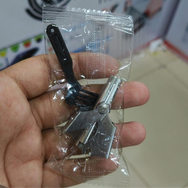 Manual Nose & Ear Hair Trimmer